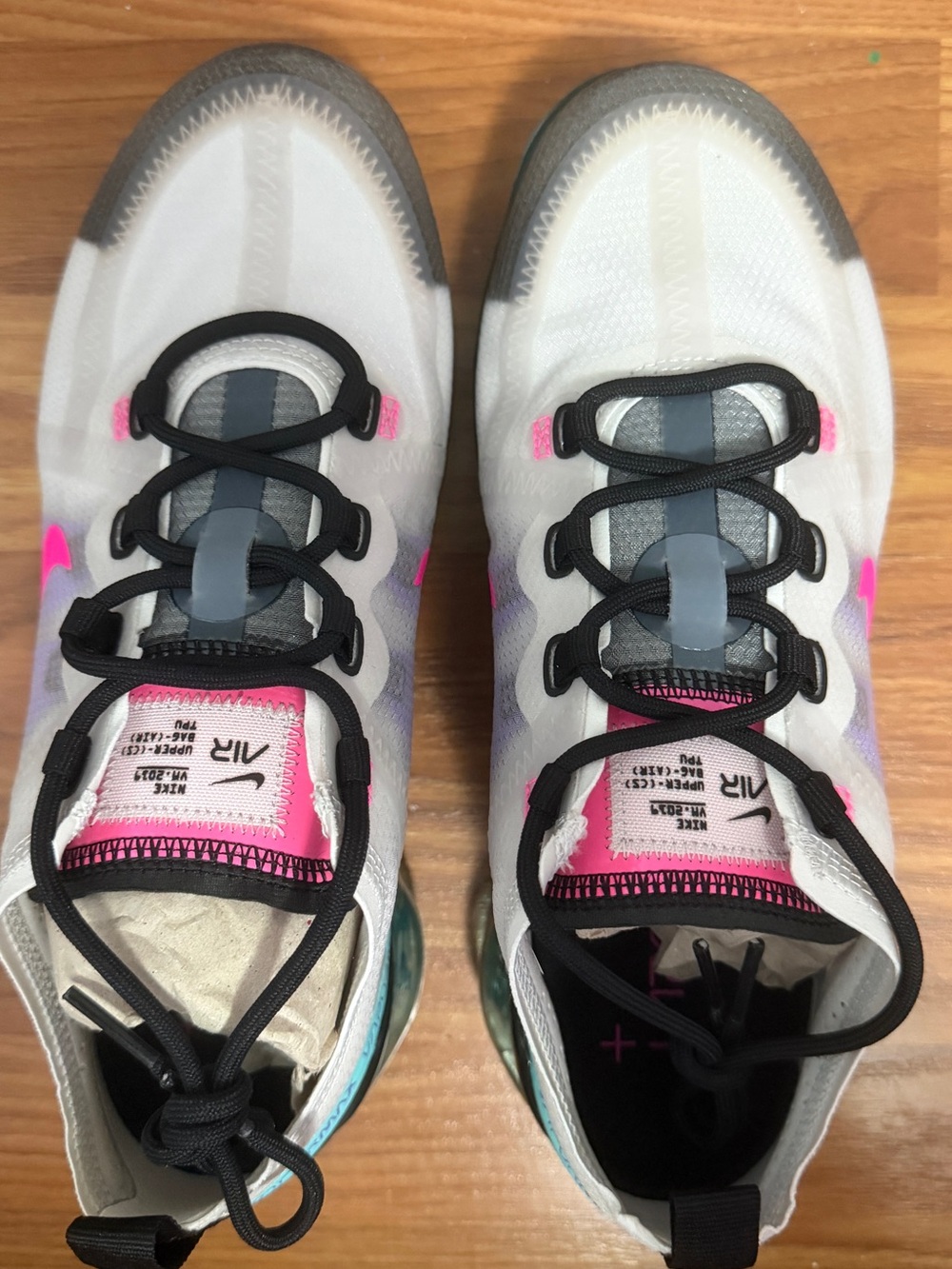 Nike Women’s vapormax White, Pink & Gray Air Running Sneakers